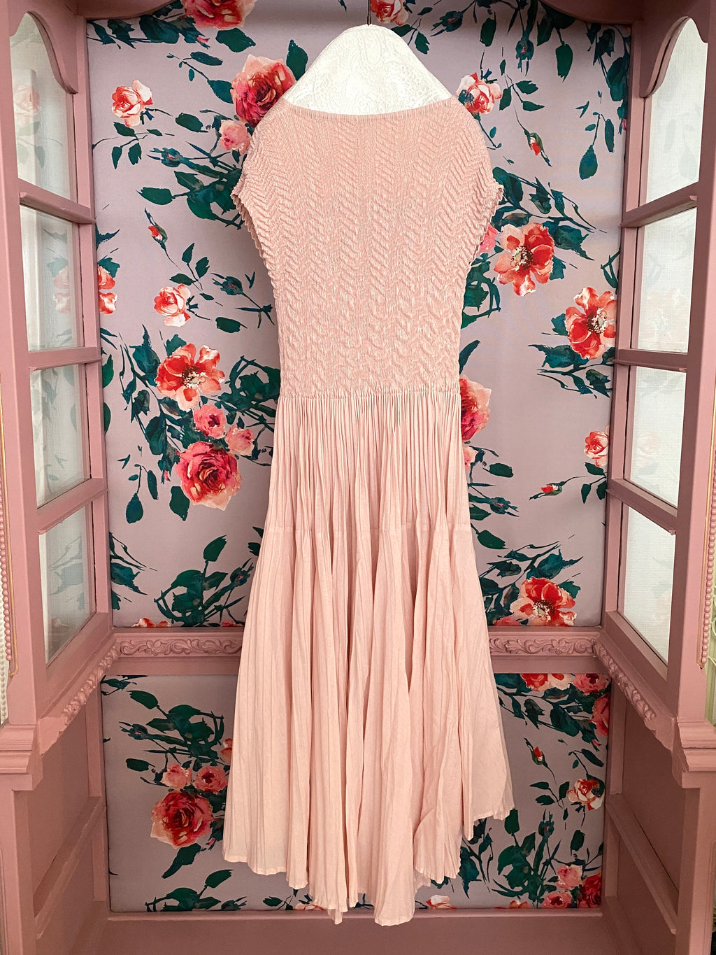 Pleated Dress

Blush Pink