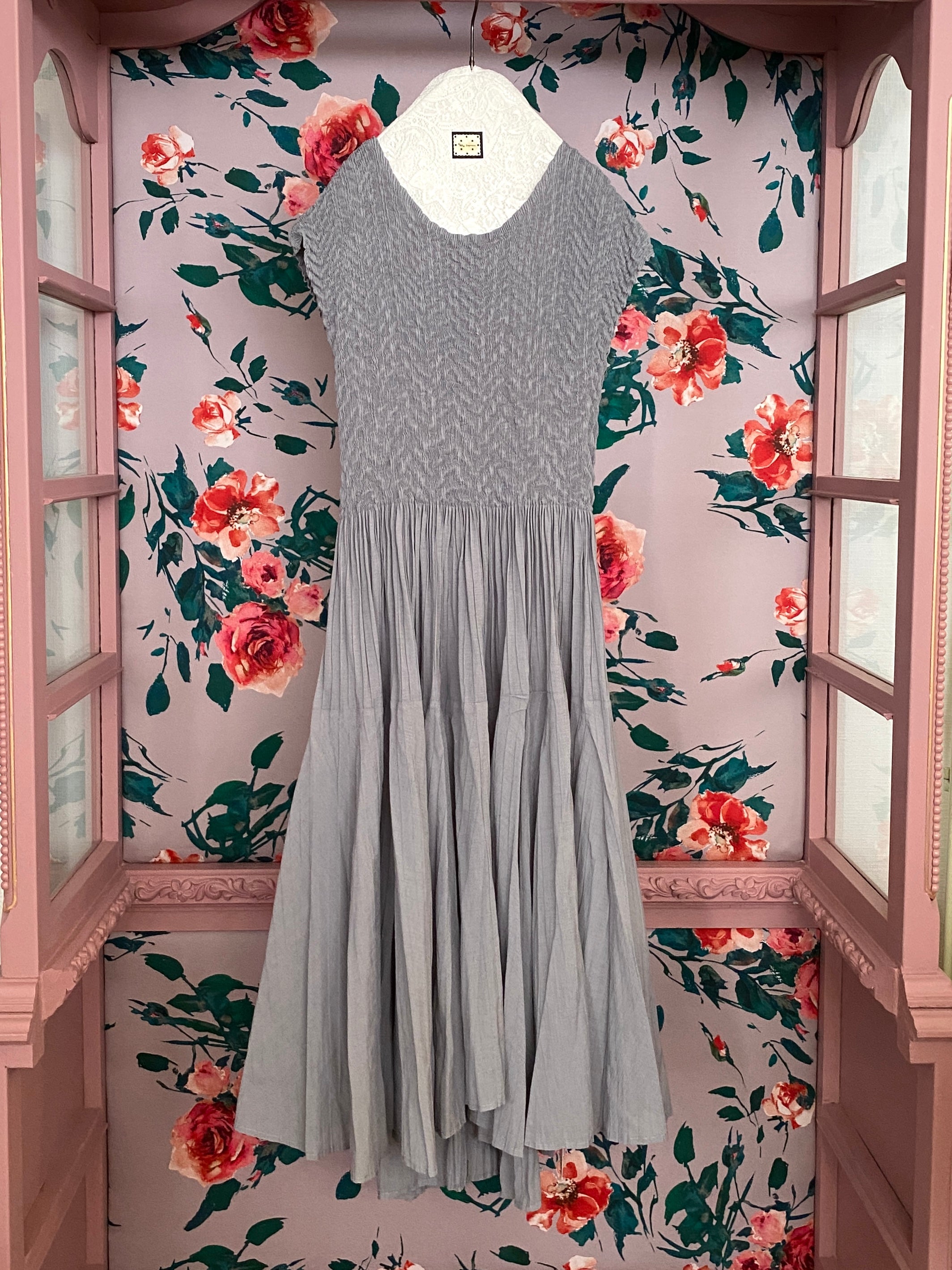 Pleated Dress

Soft Gray