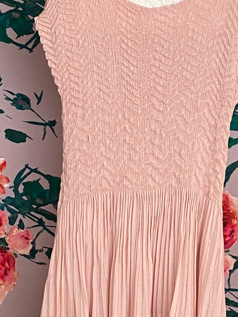 Pleated Dress

Blush Pink