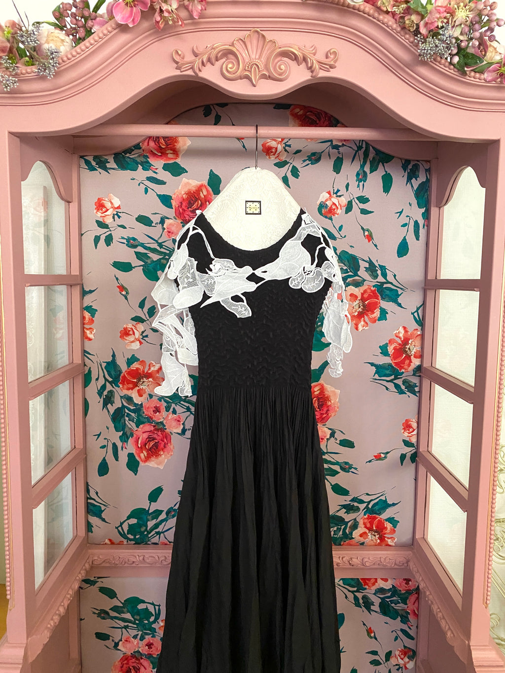Pleated Dress

Black