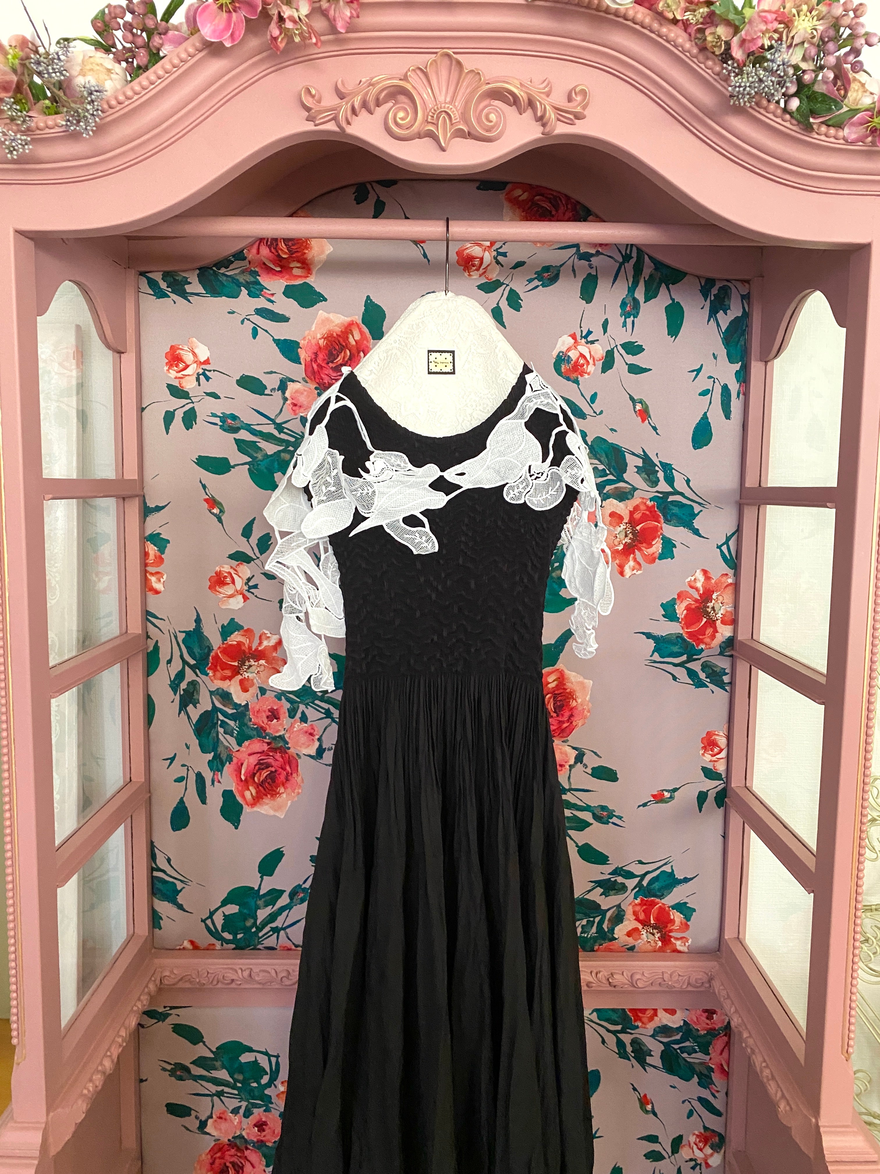 Pleated Dress

Black