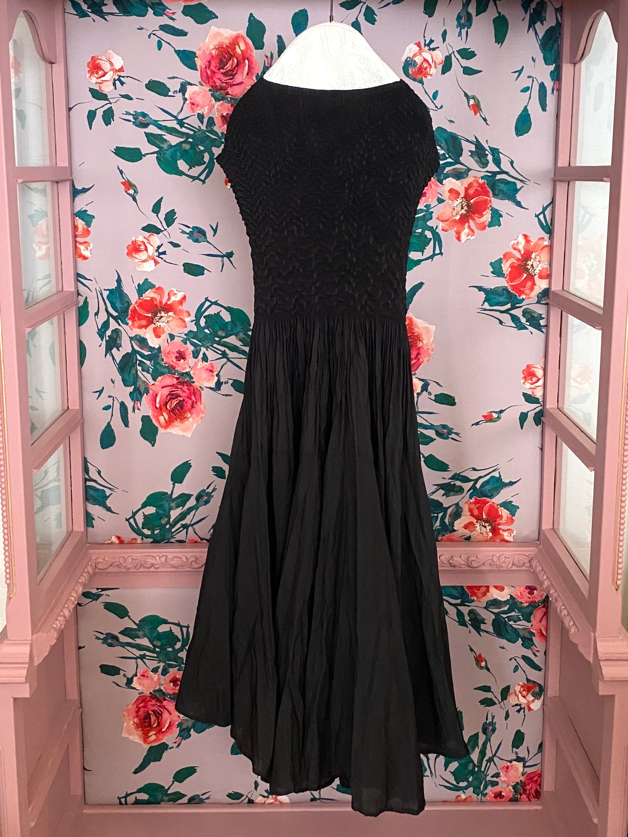Pleated Dress

Black
