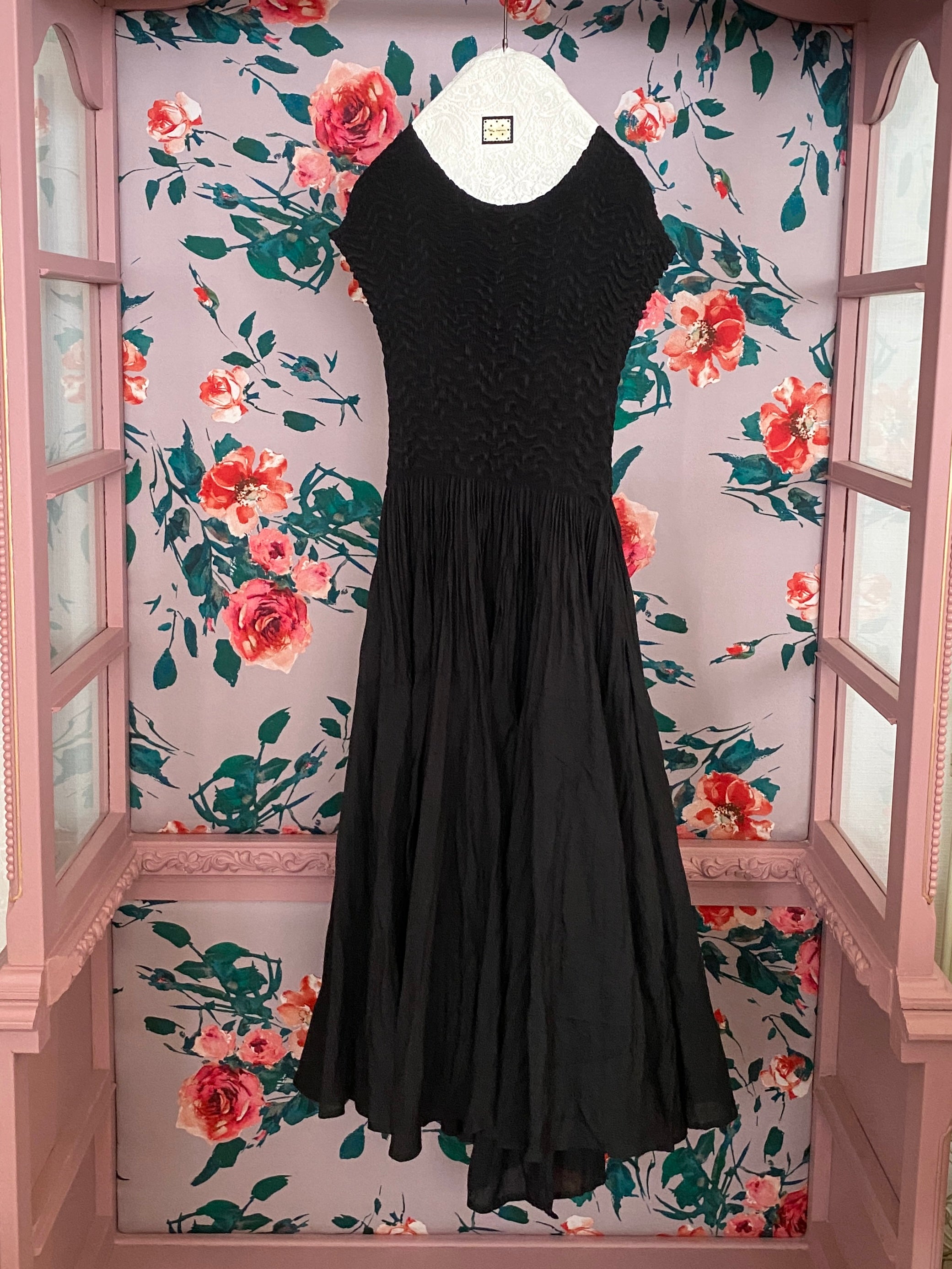 Pleated Dress

Black