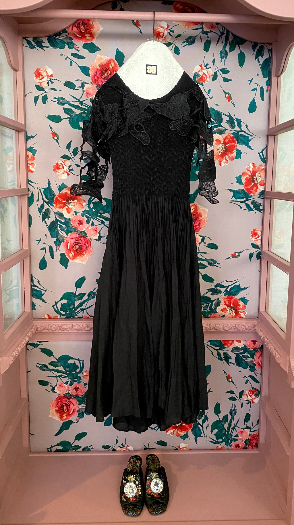 Pleated Dress

Black