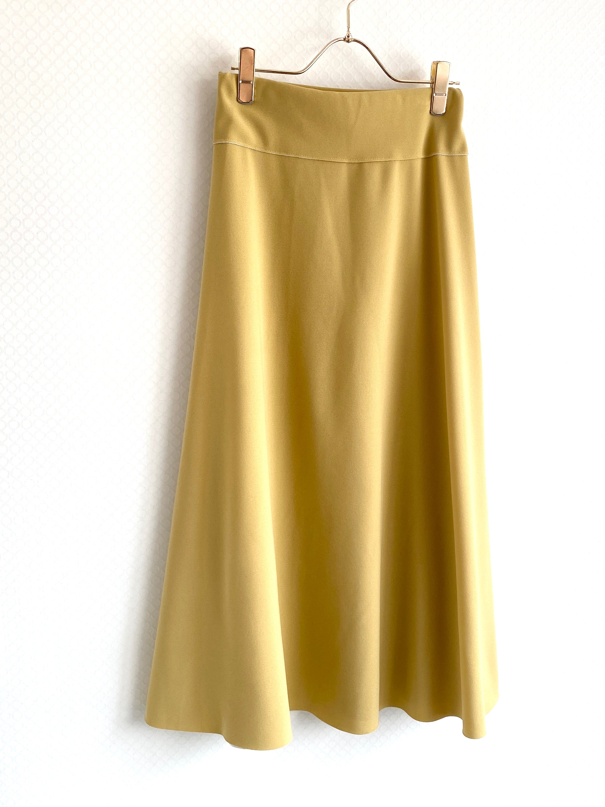 伸縮フレアスカート