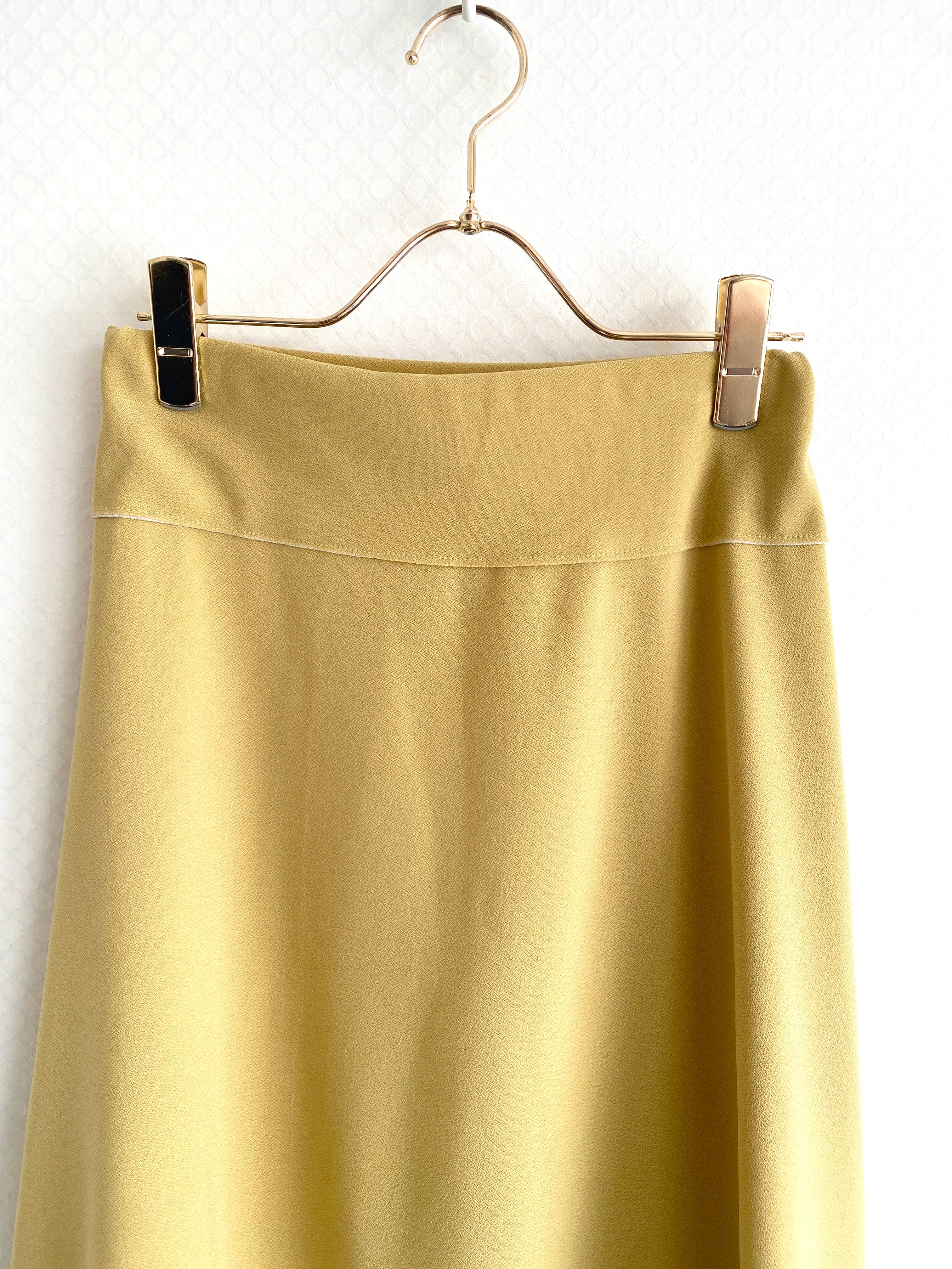 伸縮フレアスカート