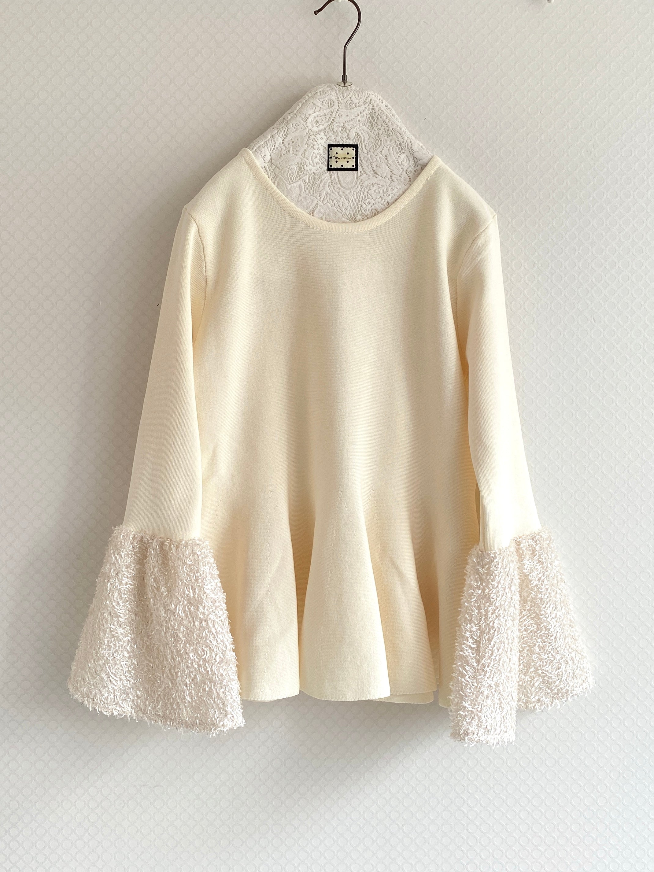 ボリュームスリーブニット