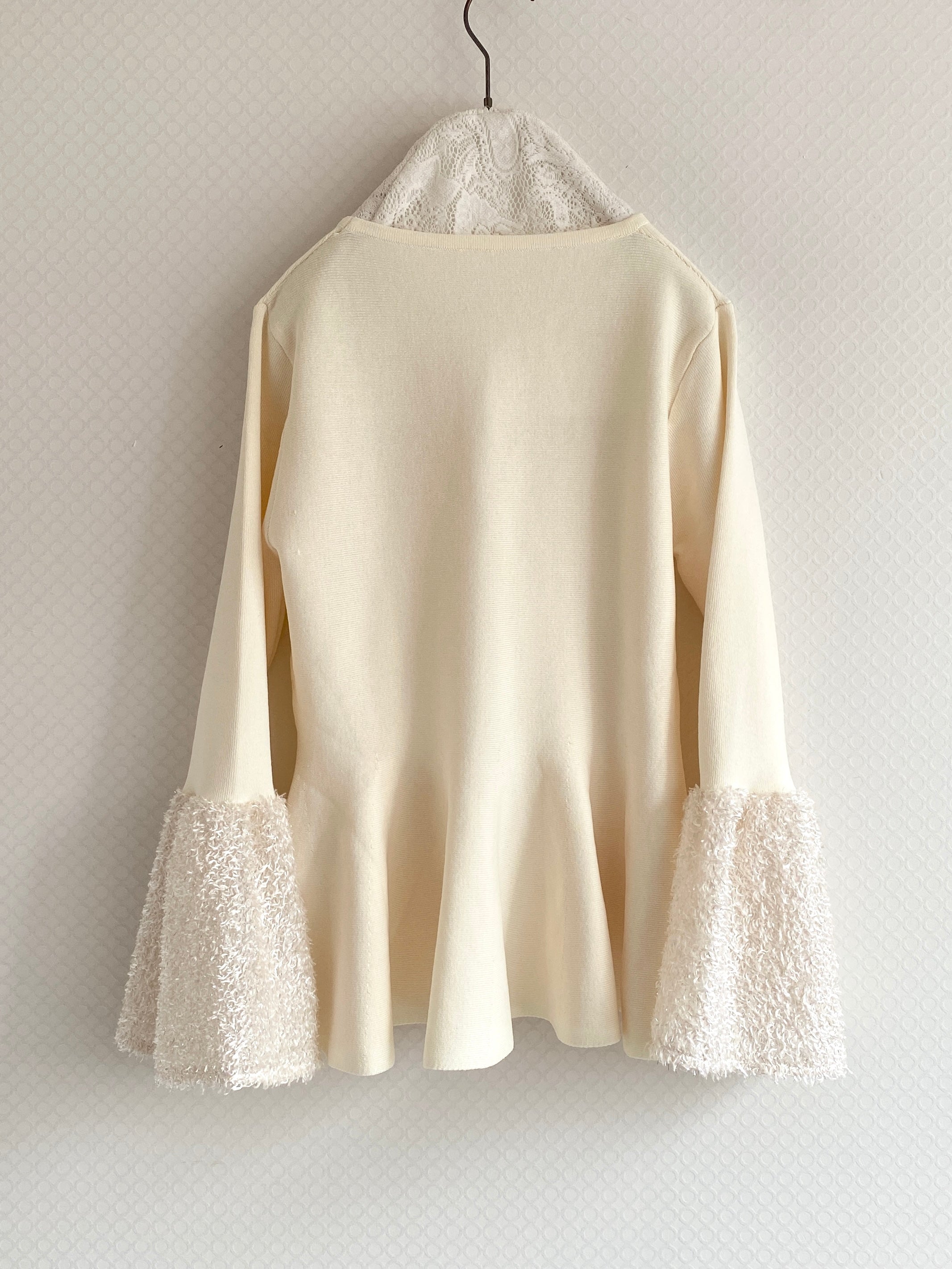 ボリュームスリーブニット