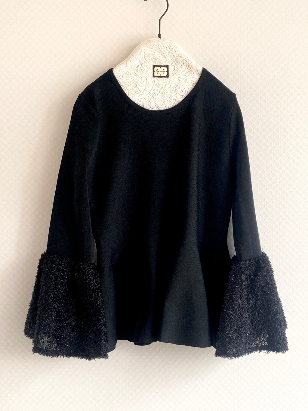 ボリュームスリーブニット