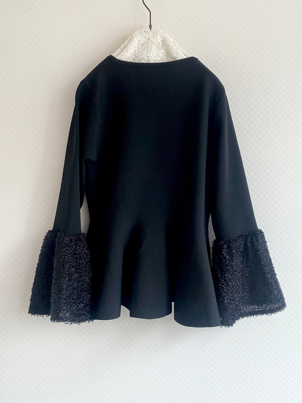 ボリュームスリーブニット