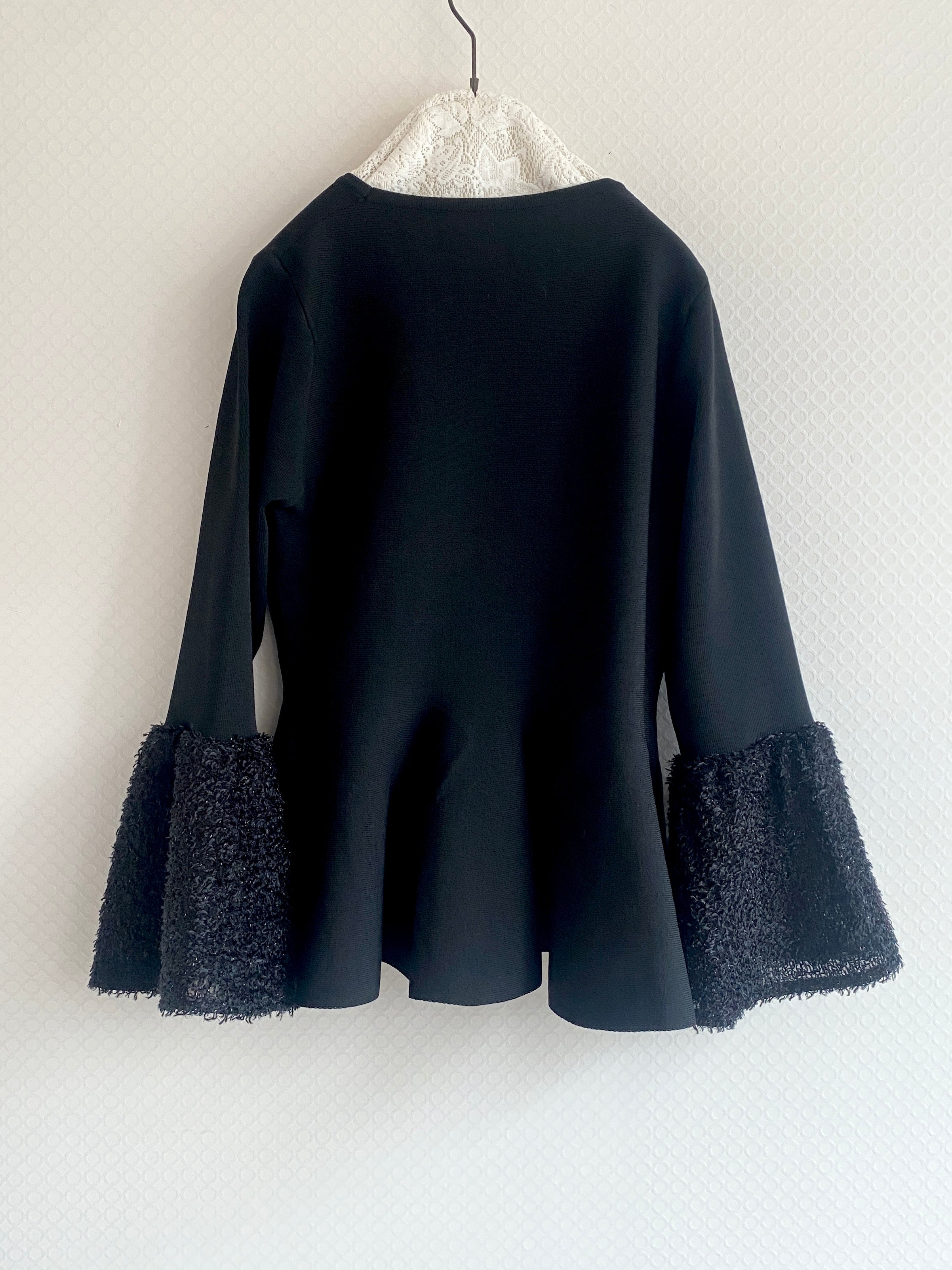 ボリュームスリーブニット