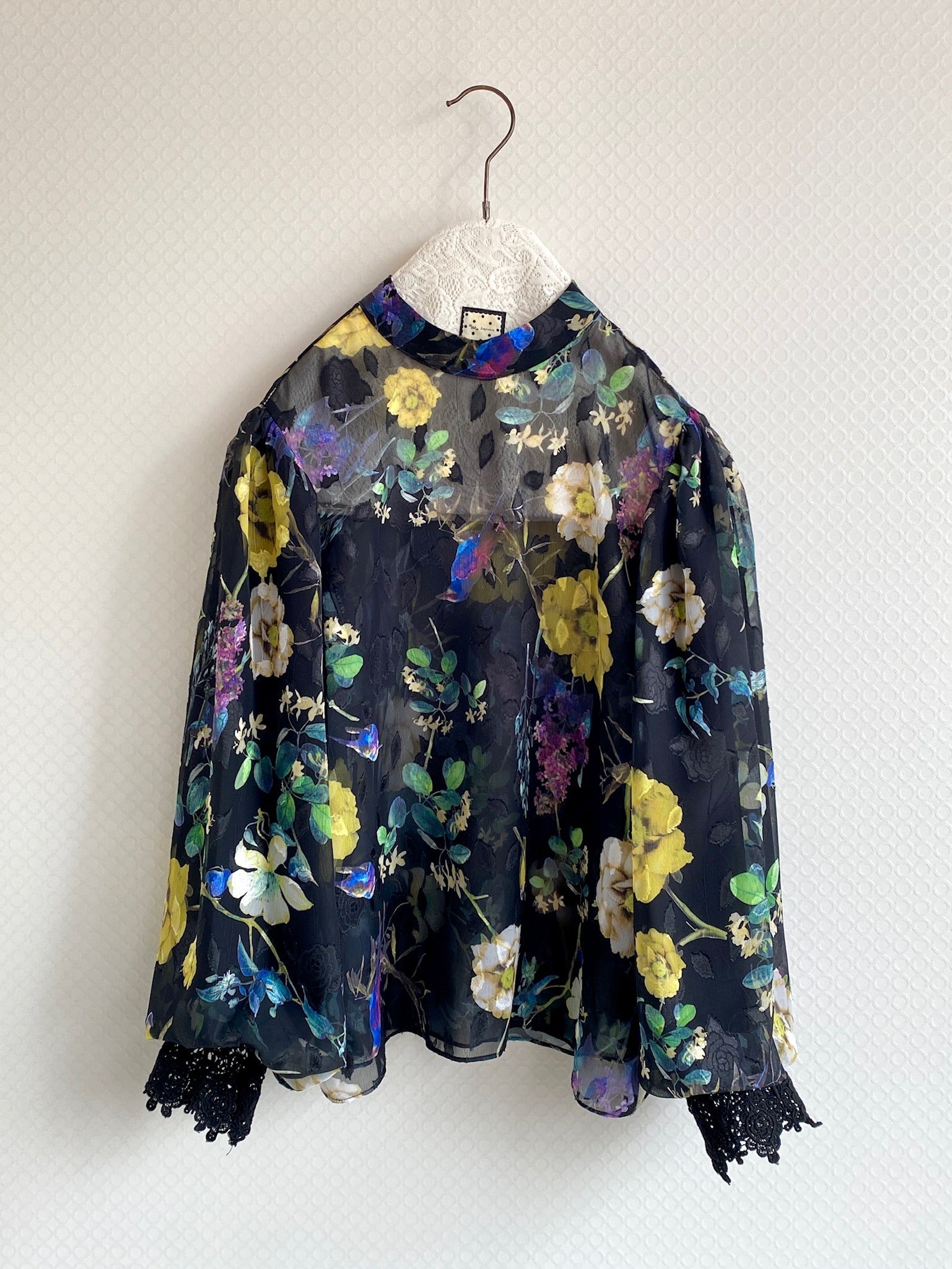 花柄ブラウス