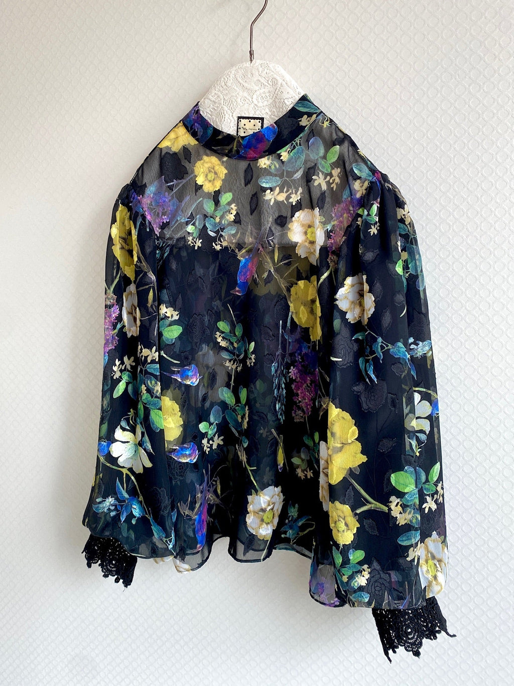 花柄ブラウス