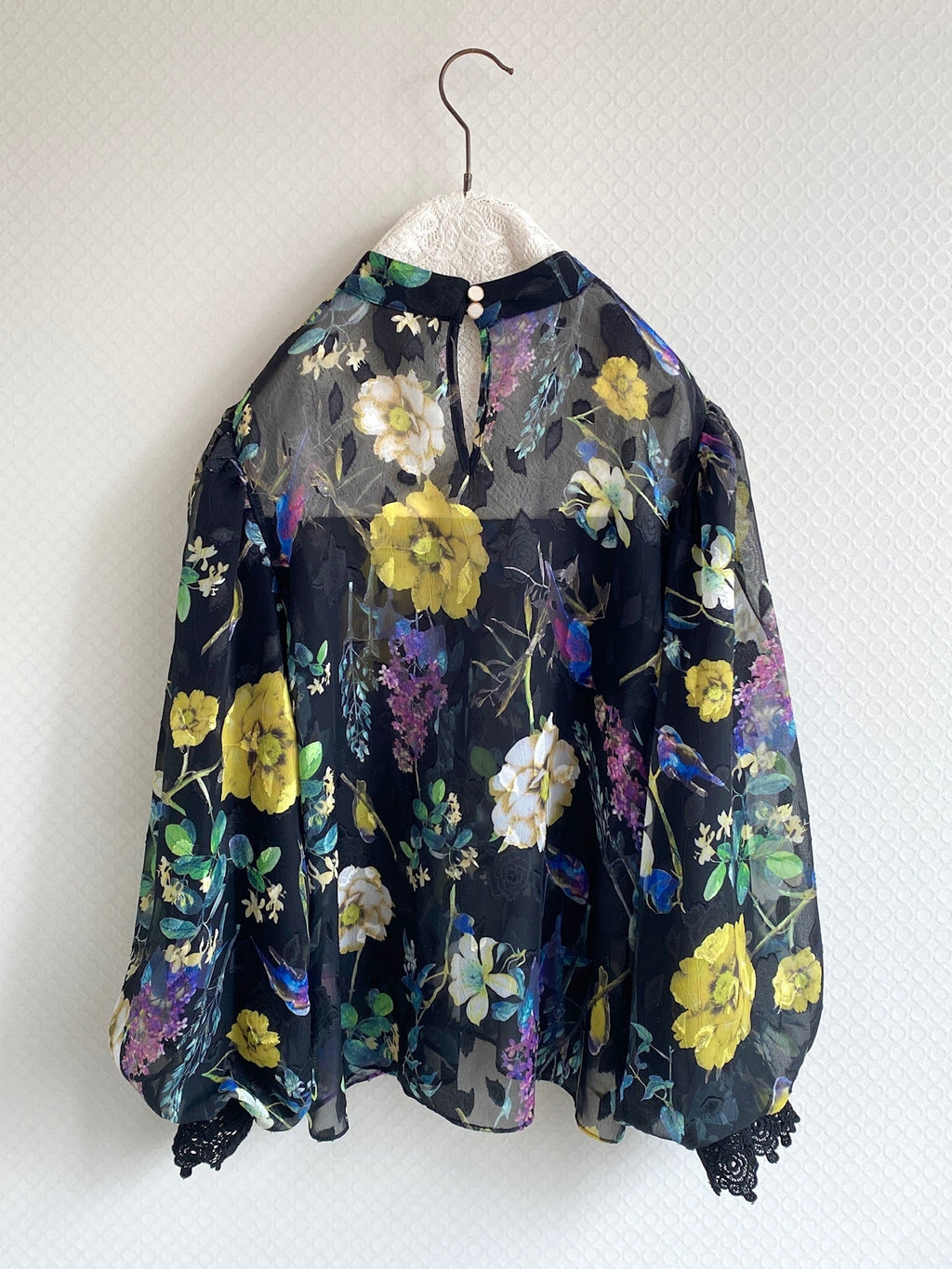 花柄ブラウス