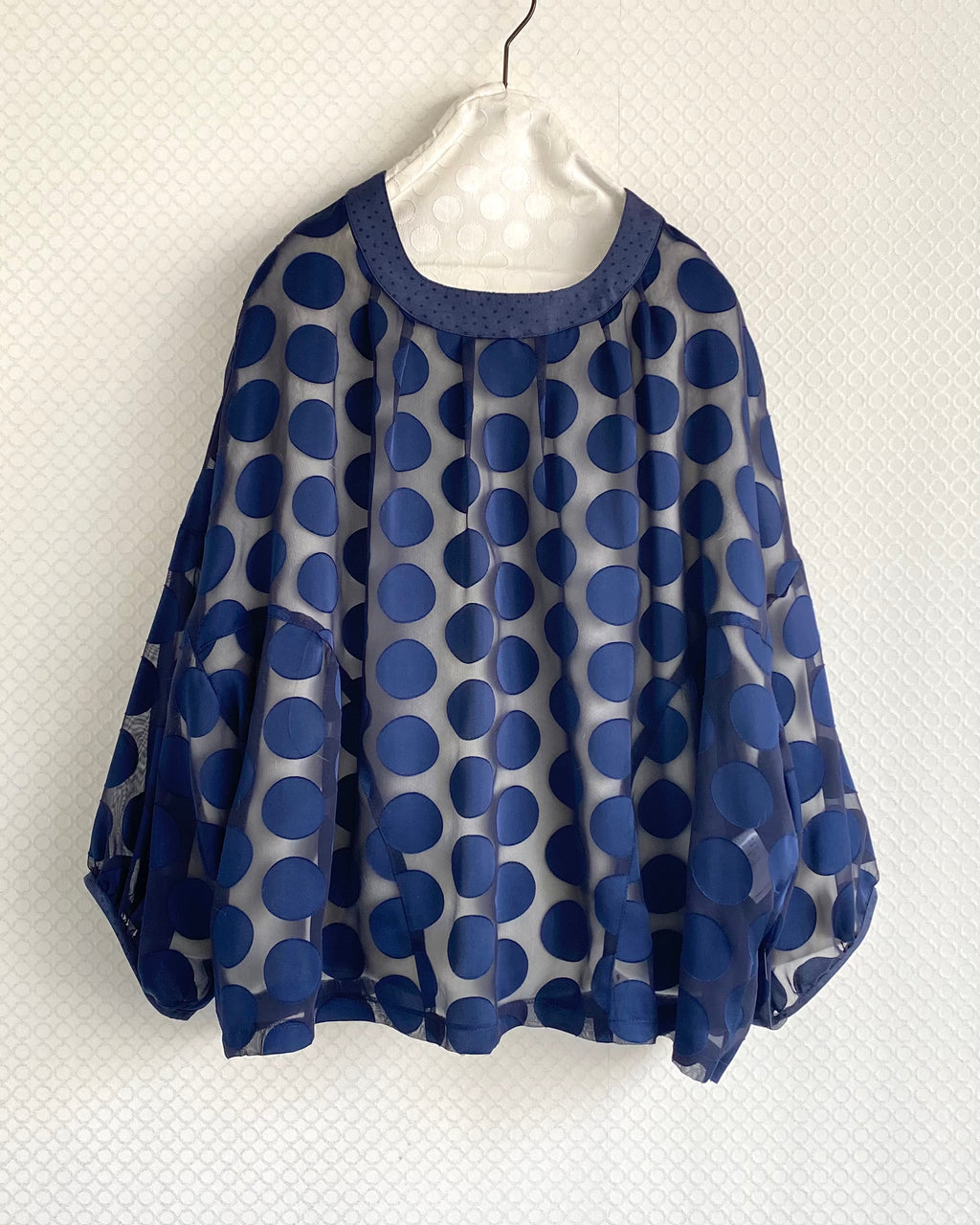 水玉ブラウス