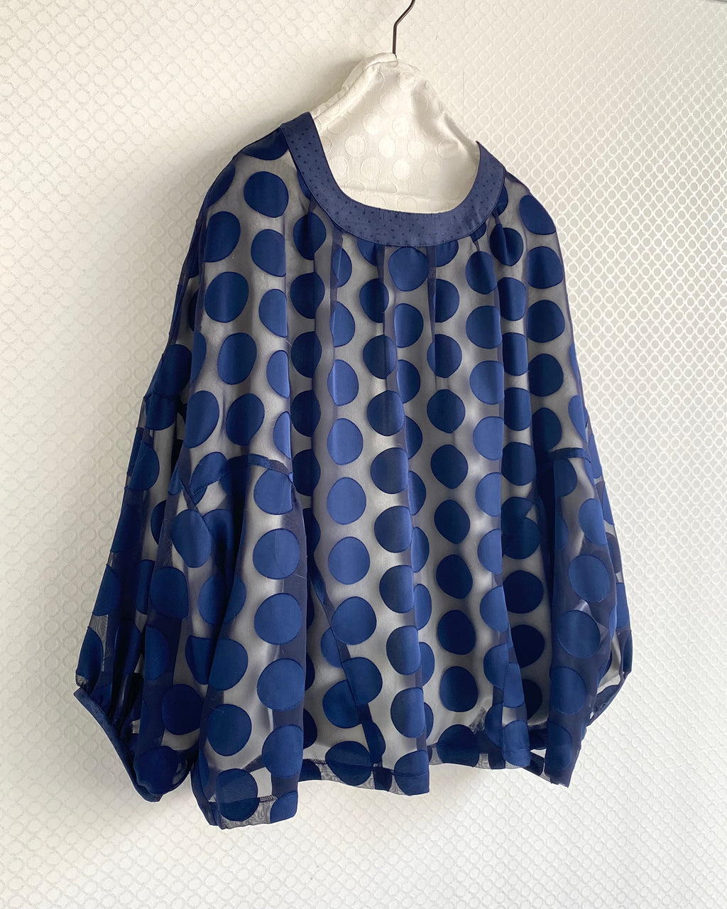 水玉ブラウス