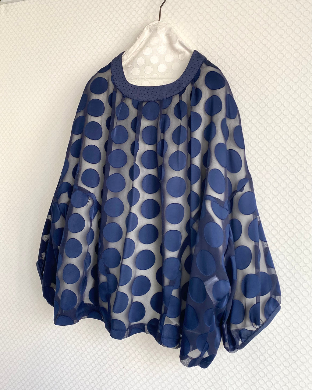 水玉ブラウス