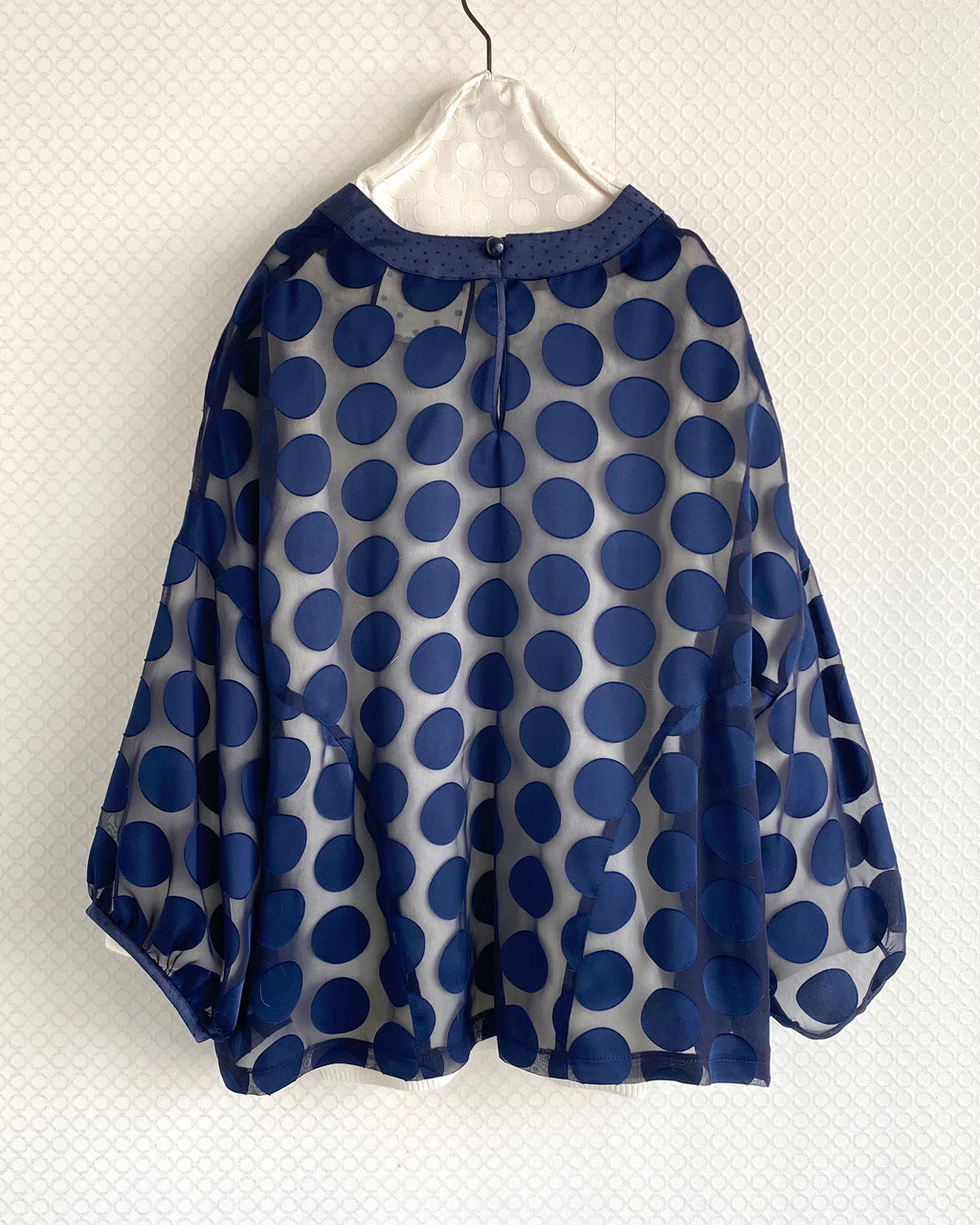 水玉ブラウス