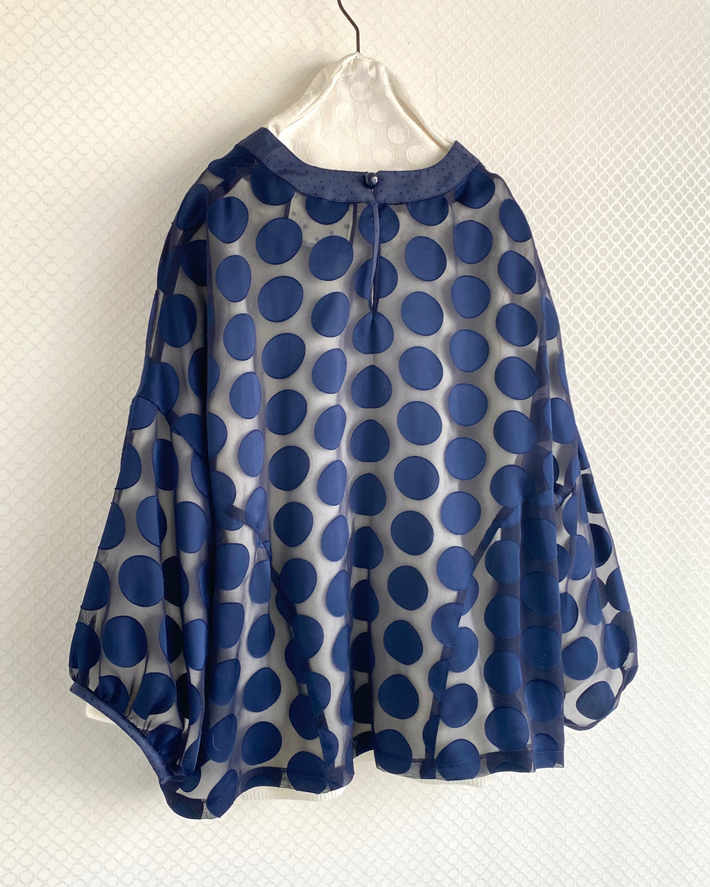 水玉ブラウス